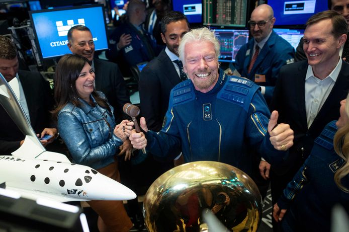 Virgin Galactic-oprichter Richard Branson met naast hem (rechts) George Whitesides.