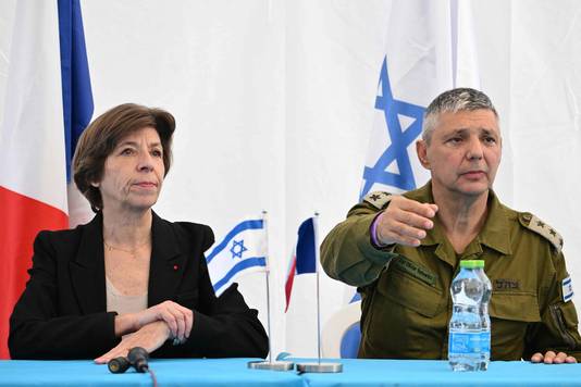 Archiefbeeld. De Franse minister Colonna en de Israëlische legerleider Olivier Rafowitcz. (17/12/23)