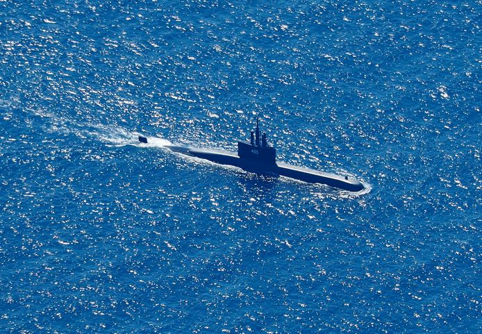 De duikboot KRI Alugoro bij de zoektocht naar de KRI Nanggala, vanmorgen.