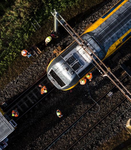Ontsporing trein bij Weert kwam door aanrijding, geen gewonden onder honderden passagiers