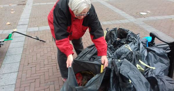 Blikjes en papiertjes van de straat geraapt in Brouwershaven