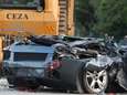 VIDEO. Zestig peperdure luxewagens vernietigd: bulldozer rijdt over Lamborghini's, Porsches, Mercedessen 