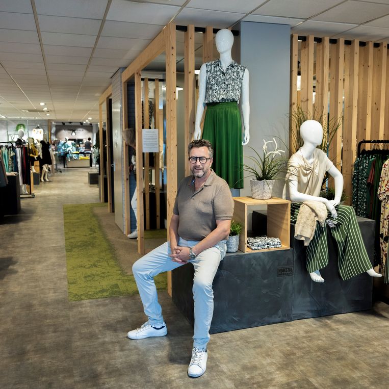 Mode-ondernemer Ben Kooyman in zijn winkel Modestal 2.0. Beeld Bram Petraeus