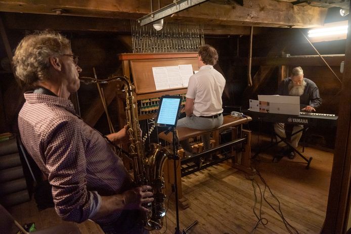 Ter ere van de ingebruikname van de nieuwe geluidsapparatuur speelde beiaardier Jan-Geert Heuvelman samen met Hans Broekhuijsen (saxofoon) en Boudewijn Zwart (digitale piano).