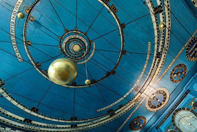 In de voormalige woonst van Eise Eisinga huist het oudst werkende planetarium ter wereld, in Nederland.  Beeld frans lemmens / Alamy