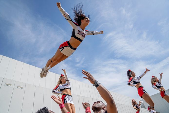 Een scène uit serie Cheer.