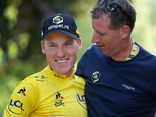 Maassen in de Tour van 2019 met Mike Teunissen, die in de openingsrit de gele trui veroverde.