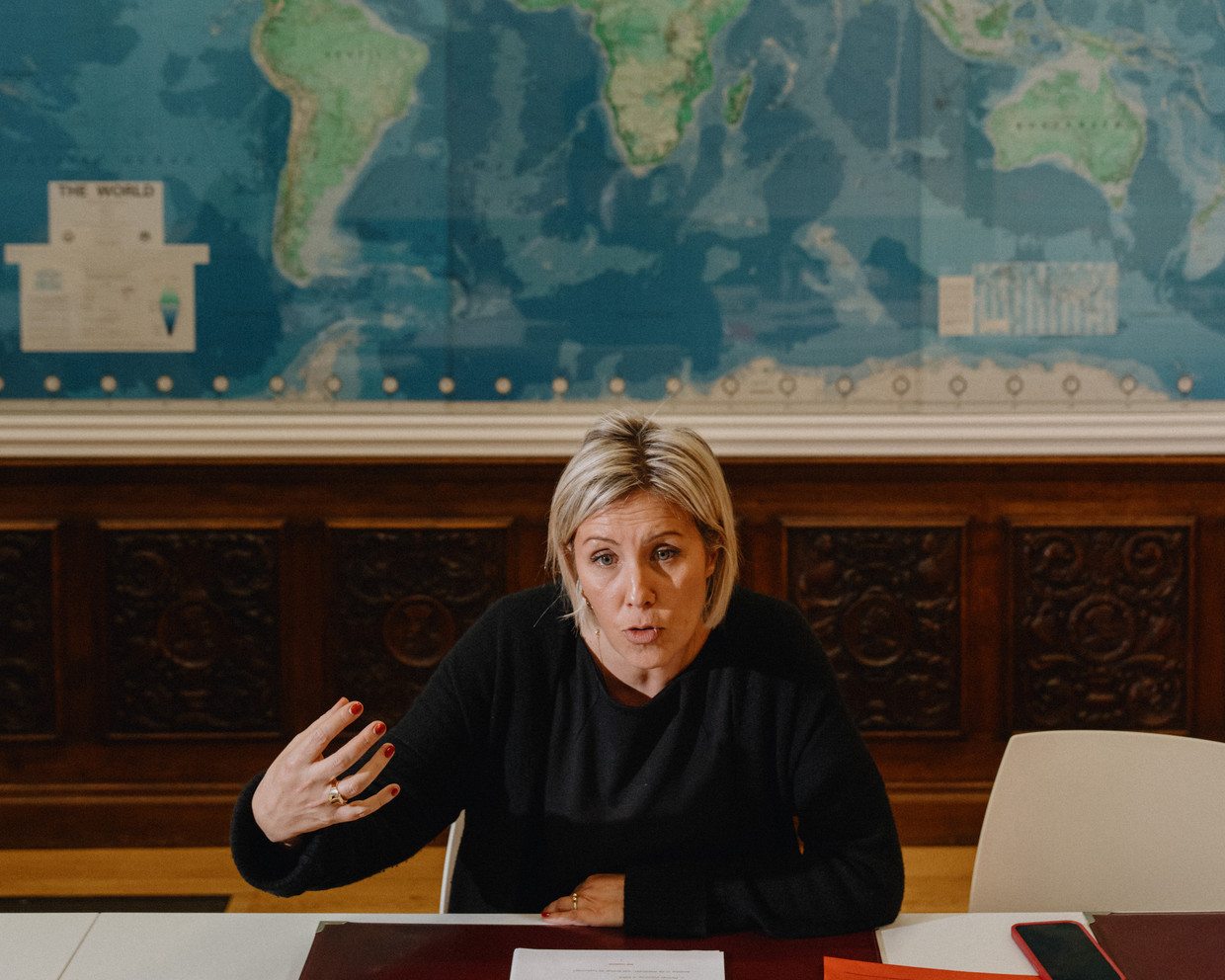 Ludivine Dedonder (PS), minster van Defensie: ‘We doen wél ons best voor Oekraïne, van meteen na de invasie al. We hebben al voor 90 miljoen hulp geleverd, we leiden hun militairen op, we verzorgen hun gewonden.’ Beeld Wouter Van Vooren