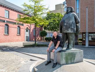 GEHEIMEN VAN DE STADSGIDS. Het Aalst van Tom Vaneessen (39): “Hier drink je koffie met zicht op de hele geschiedenis van de stad”