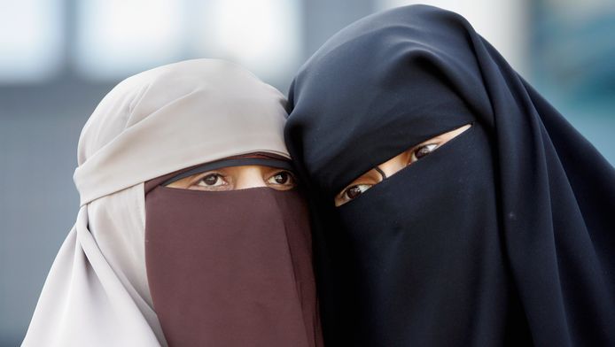 Procès pour port du niqab en France (Hind Ahmas et Kenza Drider, Meaux, septembre 2011)