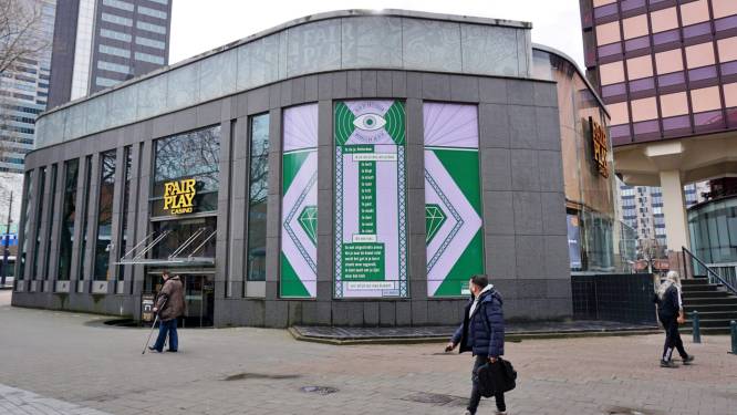 Aha! Dit betekent de nieuwe tekst op de muur van het casino bij Beurs