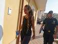Duitse (31) die migranten aan land bracht op Lampedusa: de kapitein die met de glimlach celstraf riskeert