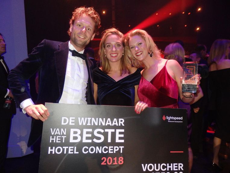 Beste hotelconcept, gewonnen door de brugwachtershuisjes van Sweets hotel: Marthijn Pool, Margot Vlek en Carlijn Kuiper. Beeld Hans van der Beek 