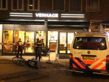 Overvallers bedreigen personeel snackbar Verhage met vuurwapen