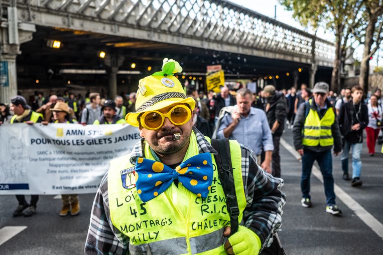 De gele hesjes, de grootste protestbeweging sinds 1968, komen sinds november 2018 op straat. Hoewel ze voor velen een donderslag bij heldere hemel waren, kookten de potjes al langer over op Facebook in zogenoemde groupes de colère. Beeld Joris Van Gennip