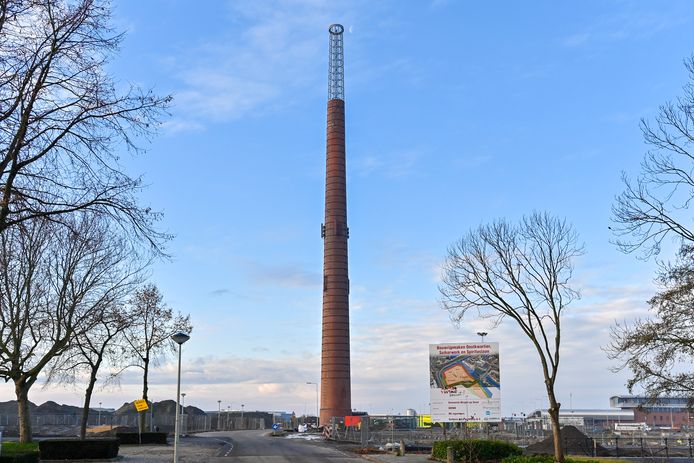 De horecazaak die in het Oosterkwartier van nieuwbouwwijk Nieuwe Vesting in Bergen op Zoom gaat komen, heeft in het zomerseizoen een terras met uitzicht op de historische Nedalco-schoorsteen.