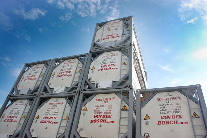 Containers zoals Van den Bosch die wereldwijd inzet voor transport.