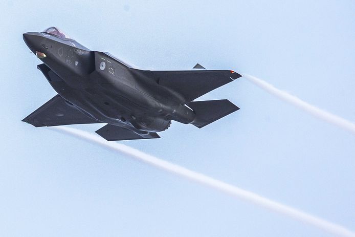 F-35 van de Koninklijke Luchtmacht traint op Vlieland op doelen op de NAVO oefenlocatie de Vliehors Range.