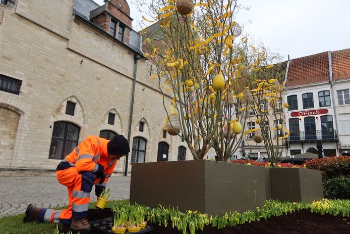 De paasboom op de Grote Markt van Mechelen
