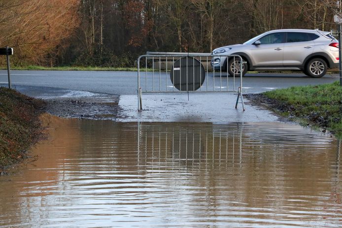 In de Mandelstreek kregen vooral enkele plaatsen in Meulebeke en Tielt met wat wateroverlast af te rekenen.
