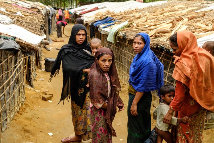 Vrouwen in het Kutupalong vluchtelingenkamp voor Rohingya.