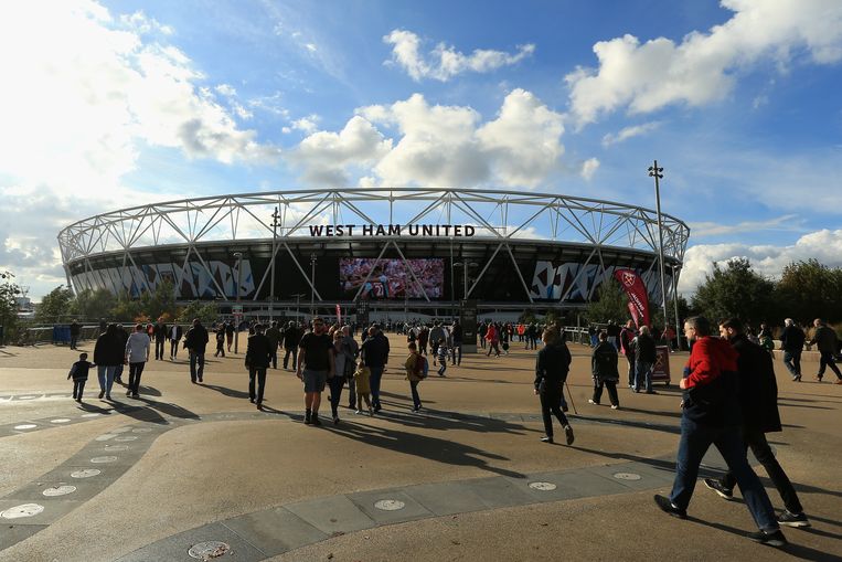 West Ham-supporters wandelen naar het Olympisch stadion in Londen. Beeld Getty Images