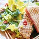 Thaise salade met gegrilde tonijn