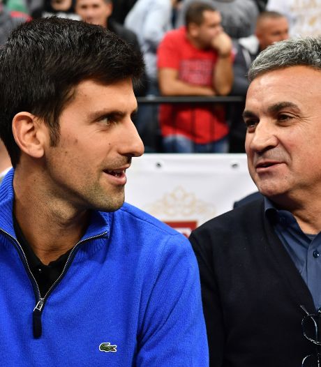 Vader Djokovic woedend over behandeling zoon: ‘Novak is de leider van de vrije wereld’