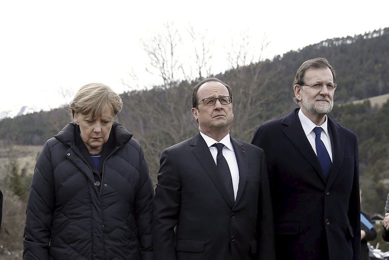 Merkel, Hollande en Rajoy (van links naar rechts) op de rampplek vandaag. Beeld reuters