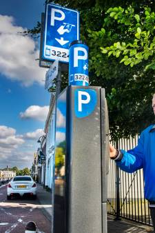 ‘Door jullie auto's moeten wij straks ook betalen voor parkeren: buurgemeente bedankt!’  