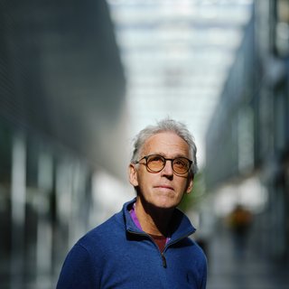 Journalist, columnist en mediaondernemer Derk Sauer op 72-jarige leeftijd overleden