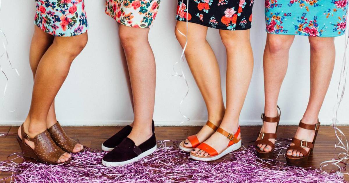 Oxide Nuttig begin Frisse voetjes: zo maak je je zomerse sandalen schoon | Mode & Beauty |  hln.be