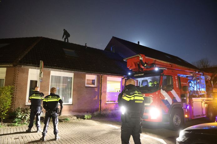 De verdachte weigerde van het dak te komen in Wateringen.