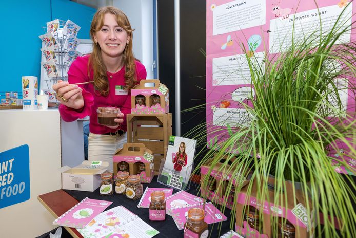 Fleur van Loon van ‘Friendly's Chocopasta’ ontwikkelde een pasta met krekels, sprinkhanen en meelwormen voor kinderen.