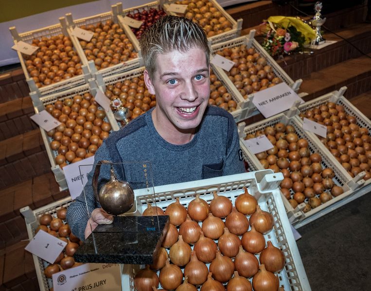 Piet-Jan van der Eijk won de prijs voor de mooiste ui. Beeld Patrick Post