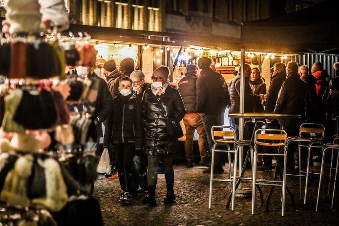 De drukte op de Brugse kerstmarkt valt tijdens de week wel mee, in het weekend is dat anders.