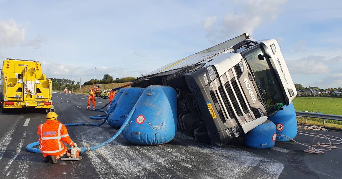 Hoe berger Dik met een luchtkussen gekantelde trucks weer overeind kan zetten: ‘Bespaard geld én tijd’.