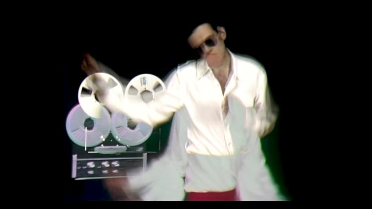 Een beeld uit 'DEEWEE TEEVEE', de YouTube-show van de broers Dewaele. Beeld rv