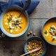 Lekker: geroosterde zoete-aardappel-wortelsoep met feta