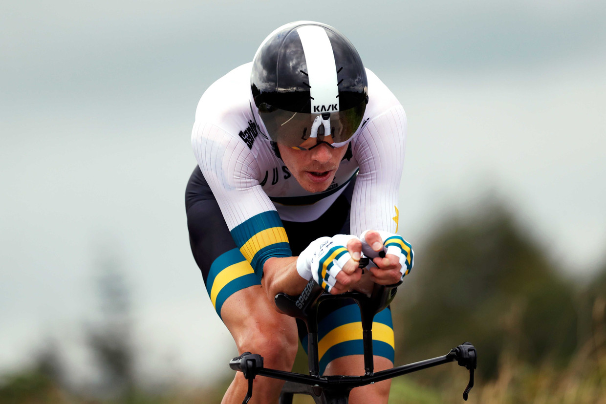 De Australiër Rohan Dennis heeft op de WK wielrennen in Engeland zijn wereldtitel tijdrijden geprolongeerd. 
