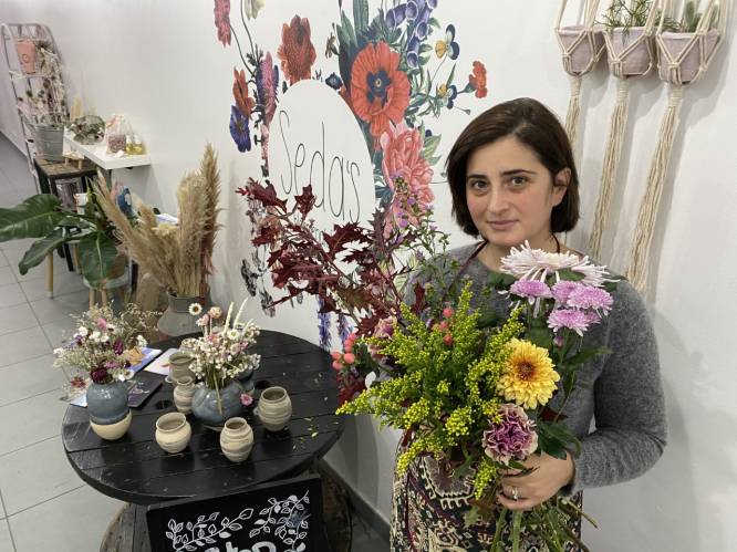 Seda (34) verkoopt bloemen voor hulp aan Armeense oorlogskinderen: “Hun vaders worden afgeslacht, een massamoord dreigt”