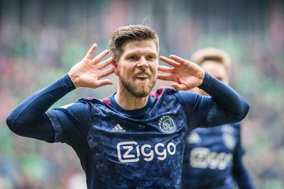 Huntelaar verlengt contract en blijft nog een jaar bij Ajax