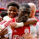 Ajax wint van FC Utrecht en kan door gelijkspel van PSV nog tweede worden
