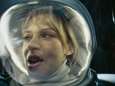 Angèle en cosmonaute dans les rues de New York, elle dévoile son nouveau clip futuriste