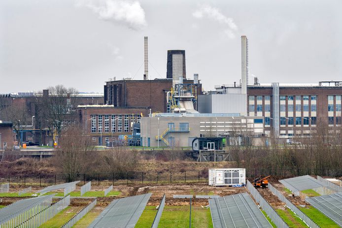 Biomassacentrale van Veolia op het Industriepark Kleefse Waard (IPKW) in Arnhem.