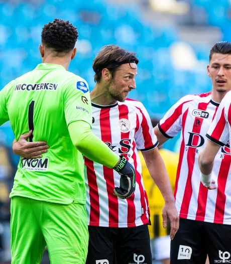 Zes minuten ‘poppenkast’ in Arnhem: ‘Ik schoot bijna in de lach toen Nijhuis affloot’