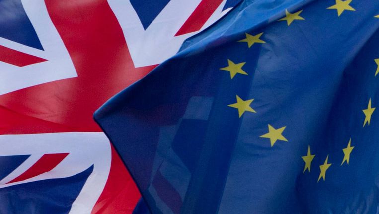 Britse en EU-vlag in Brussel, 8 december. Beeld ap