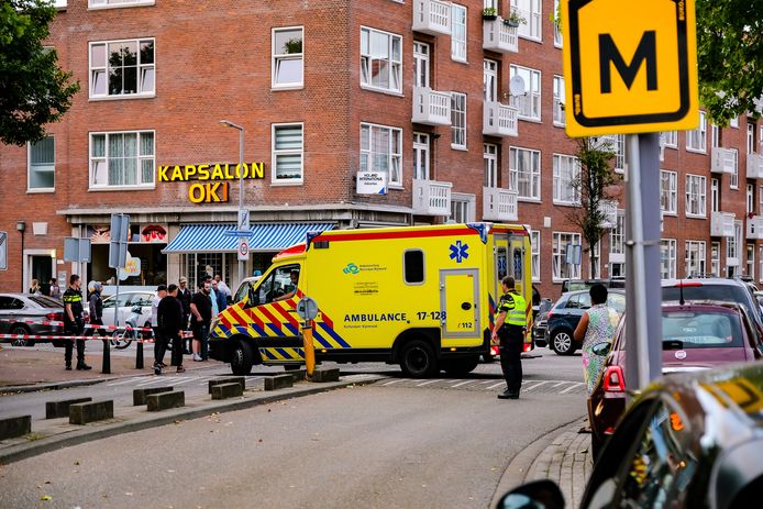 Een ambulance heeft het slachtoffer naar het ziekenhuis gebracht.
