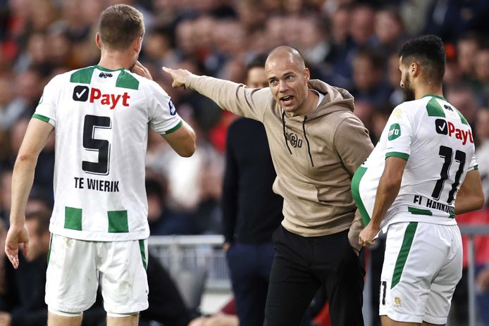Danny Buijs probeert het een en ander recht te zetten.