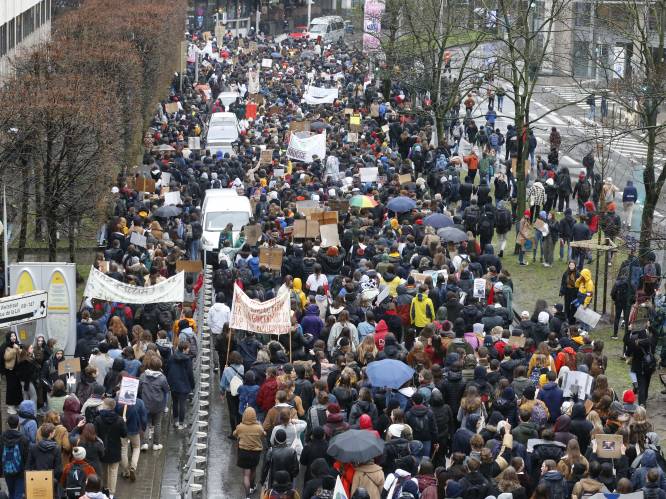 Immense opkomst voor tweede “spijbelen voor het klimaat”: 12.500 jongeren wandelen protestmars door Brussel